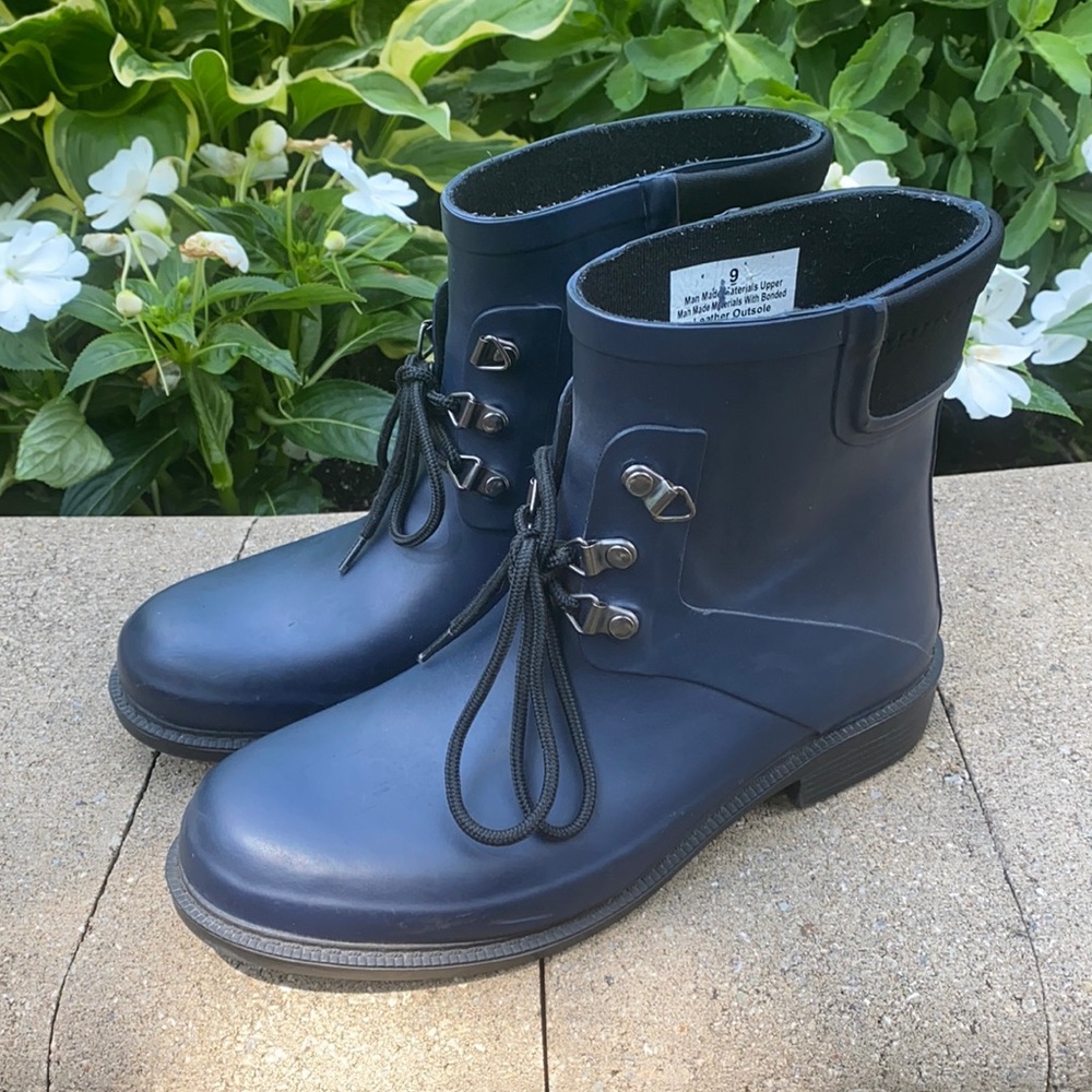 Women’s Size 9 Navy Short Rainboots